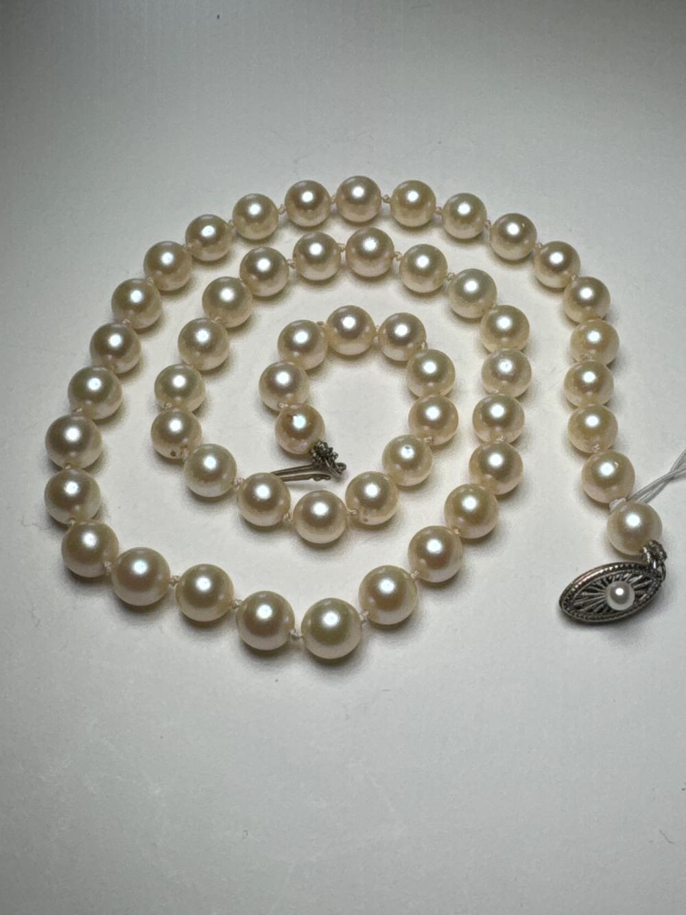 Single strand cultured pearl necklace with silver box clasp, mid-20th century