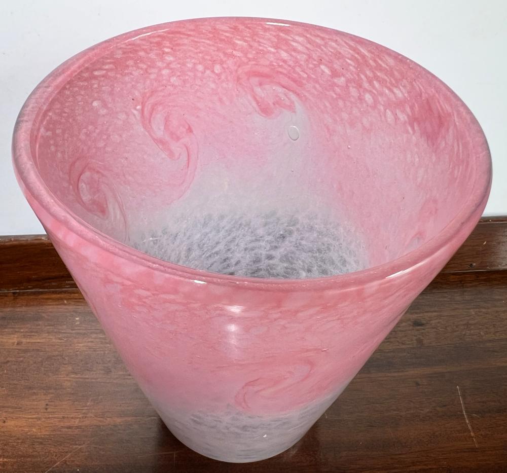 Vasari pink swirl tumbler-form art glass vase, signed to base, circa 1970s