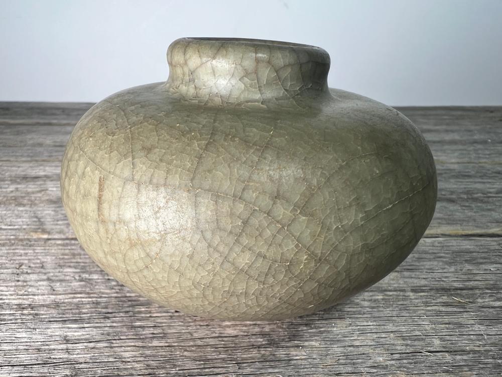 Chinese or Thai crackled celadon-glazed jarlet, in the Guan manner, Song-Yuan dynasty or later
