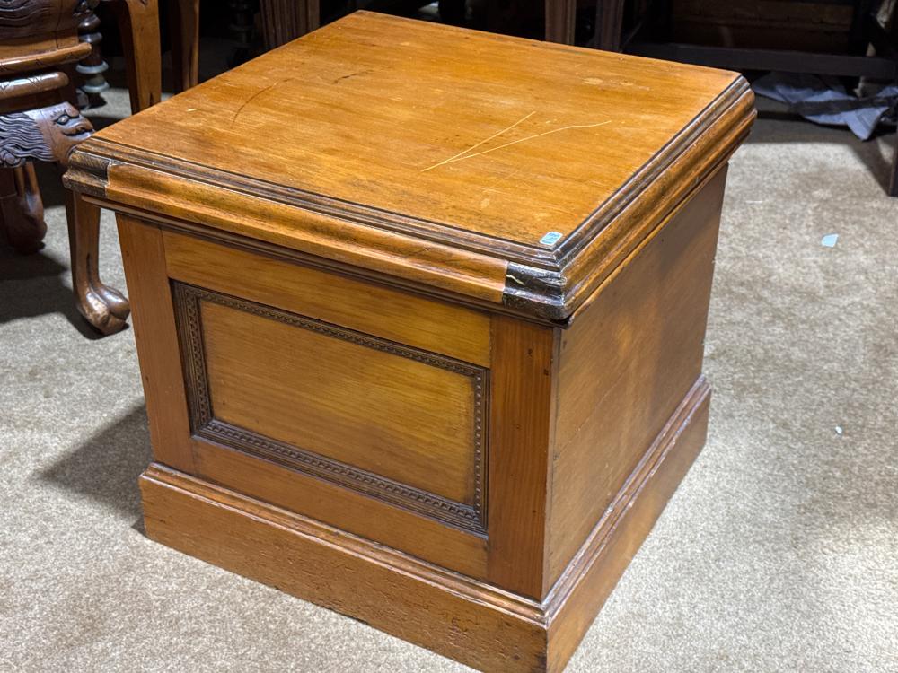 Edwardian commode, circa 1901-1910