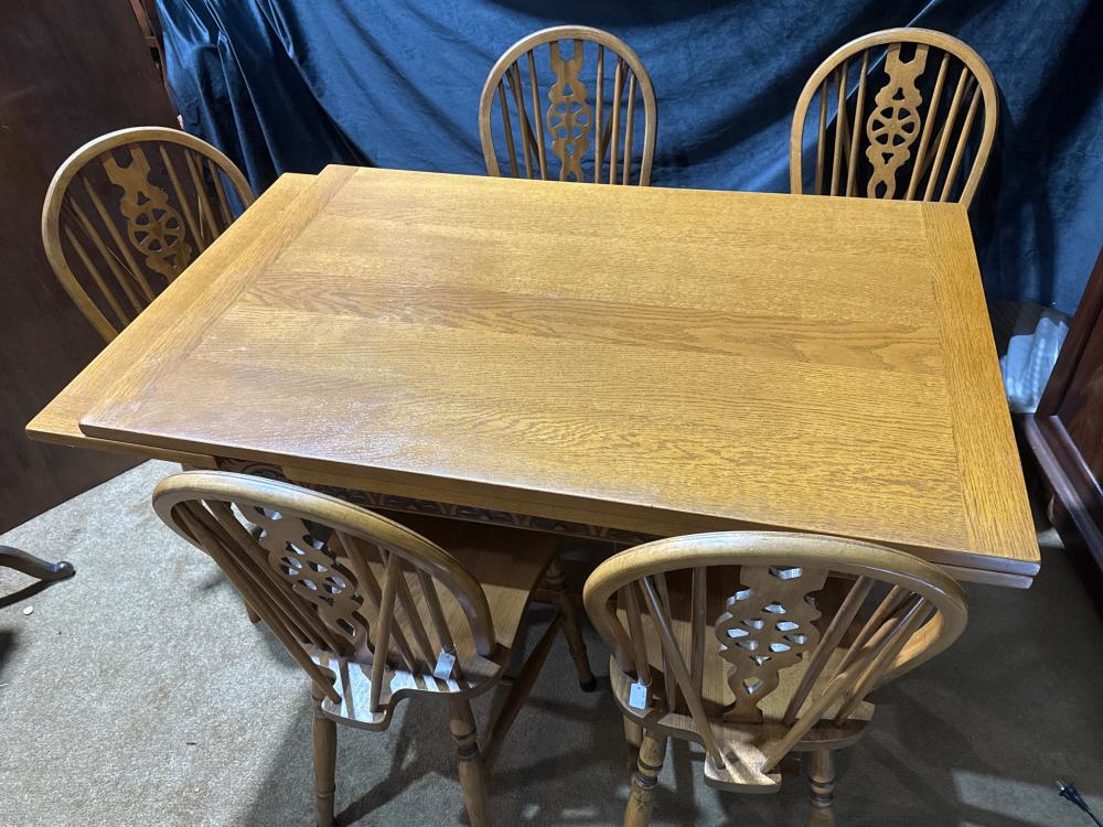 Hardwood extending dining table and six Windsor-style chairs, late 20th century
