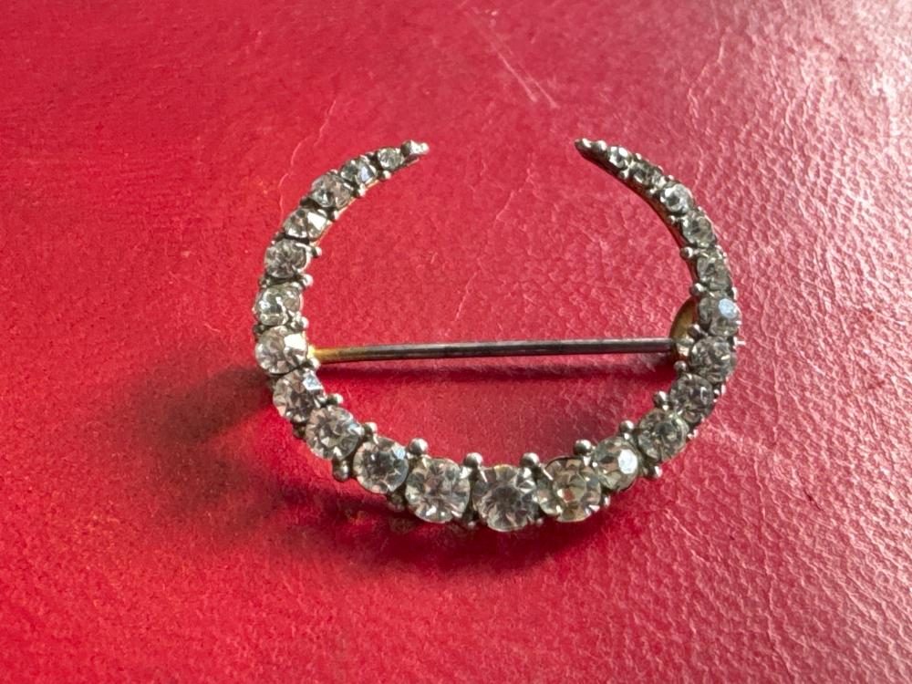 Paste and 9ct gold crescent brooch with silver mounts, late 19th century