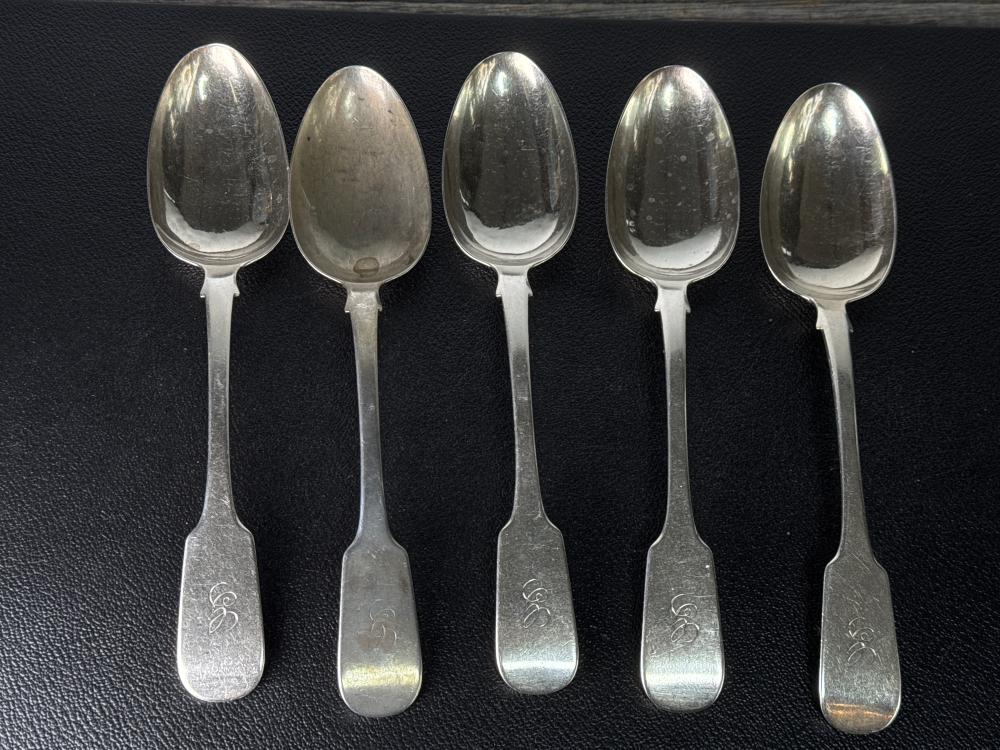Set of five Scottish sterling silver fiddle pattern table spoons, maker 'SW' Edinburgh 1843
