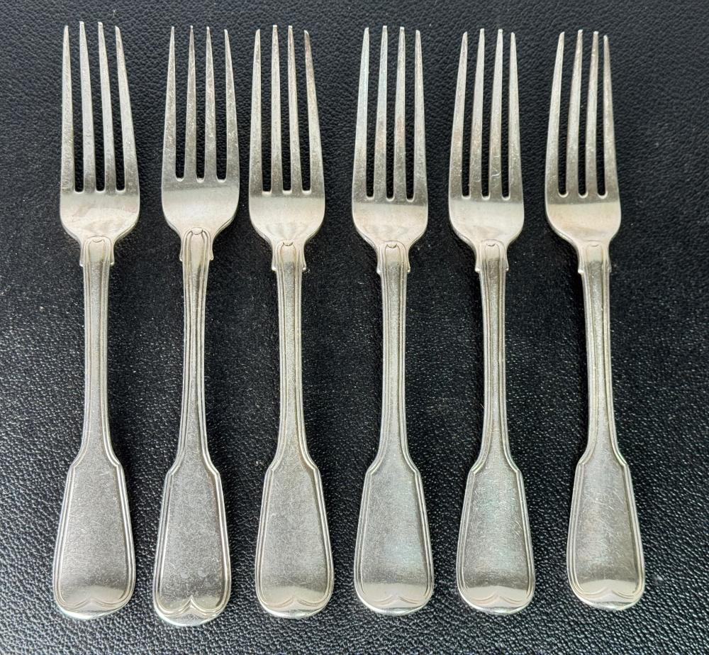 Set of six silver thread and fiddle pattern table forks, five London 1818, one Edinburgh 1826