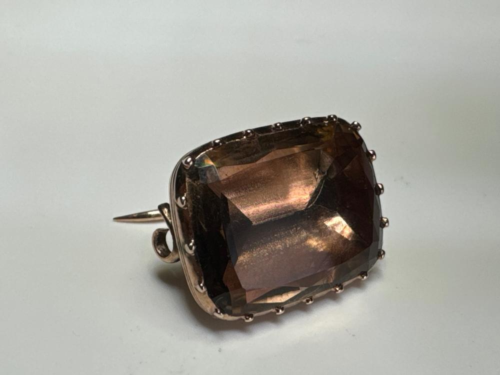 Victorian brooch, rectangular smoky quartz gem in 9ct gold mount, c.1880–1900