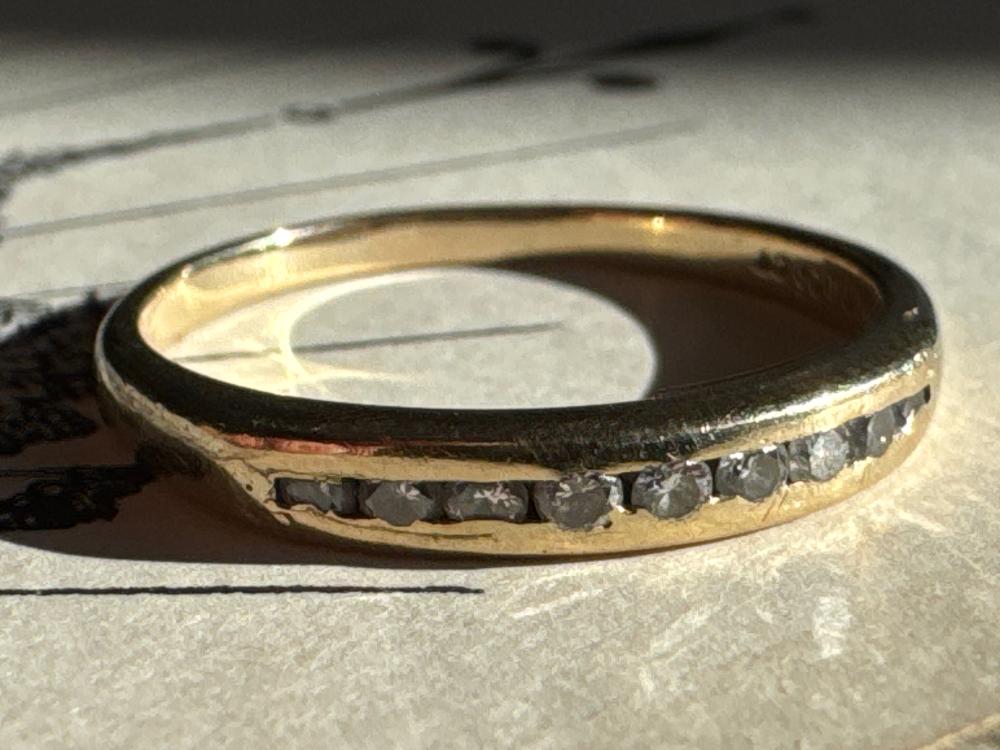9ct gold ring set with nine old-cut diamonds in a graduated cluster setting, early 20th century