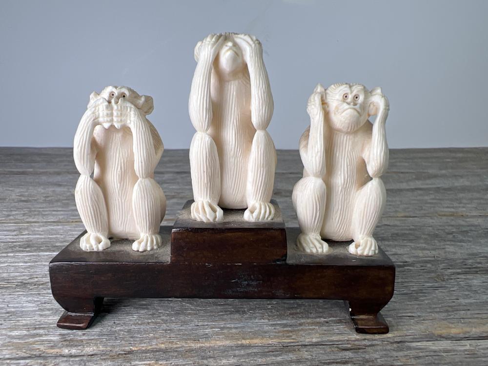 Carved ivory group of three wise monkeys, on ebonised stand, earlier 20th century
