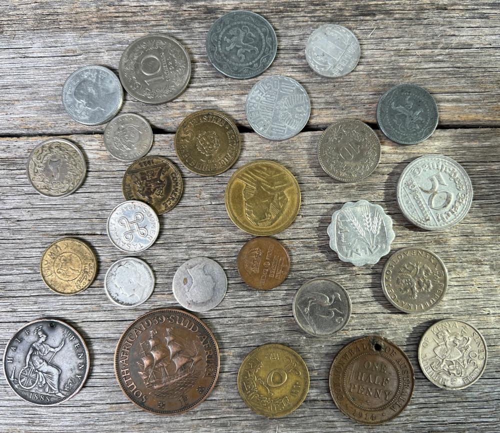 Mixed collection of world coins, tokens and commemorative pieces, 19th-20th century