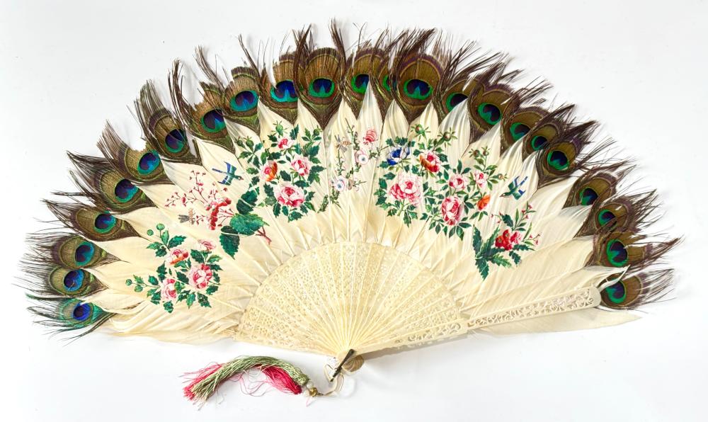 Chinese export feather folding fan Canton, Qing dynasty, circa 1820
